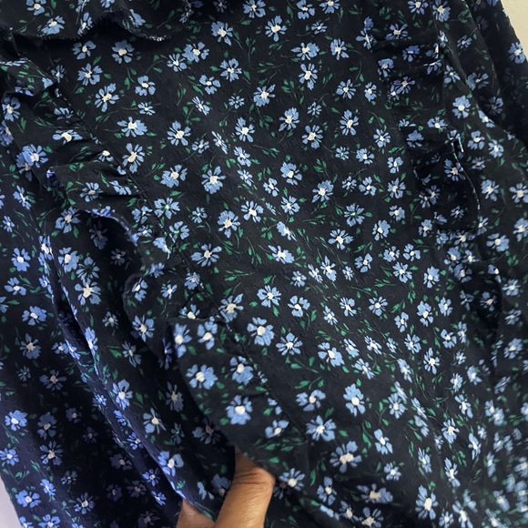 LOFT Black and Blue Floral Ruffle Blouse Boho Cottagecore Easter Spring Work - Picture 6 of 7